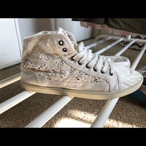High-top ivory colored Roxy Women’s shoes.